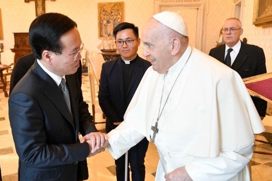 Francisco insta a los católicos vietnamitas a ser una fuerza positiva para el bien en su país