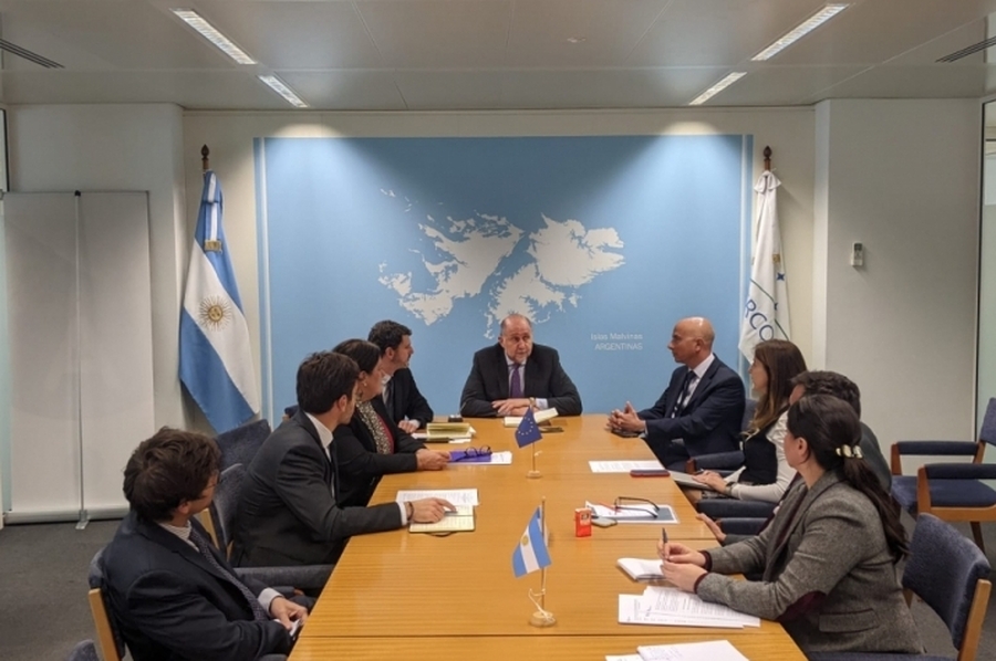Perotti mantuvo reuniones de trabajo con funcionarios de la Embajada Argentina ante la Unión Europea
