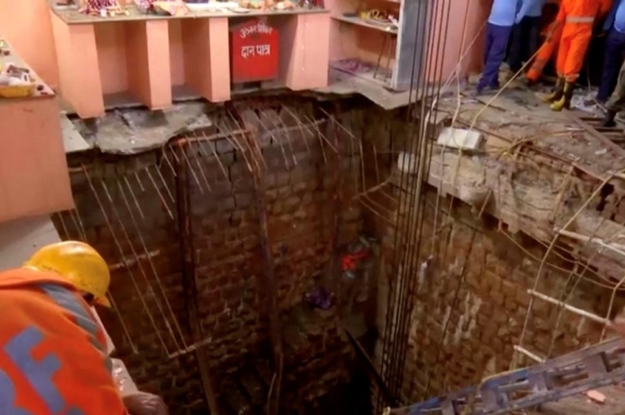 Tragedia en India: al menos 35 muertos luego de que colapsara el piso de un templo hindú