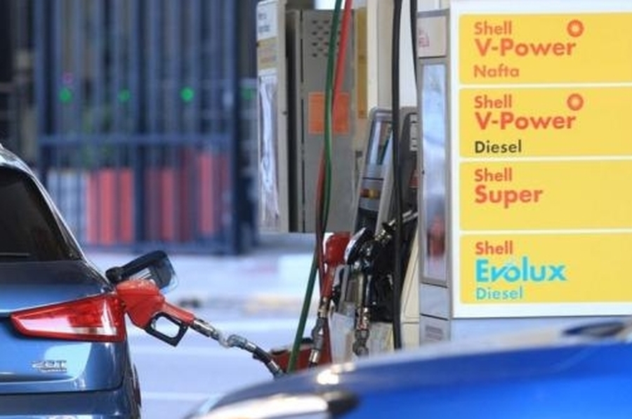 Estacioneros aseguran que el aumento de los combustibles es producto de la devaluación