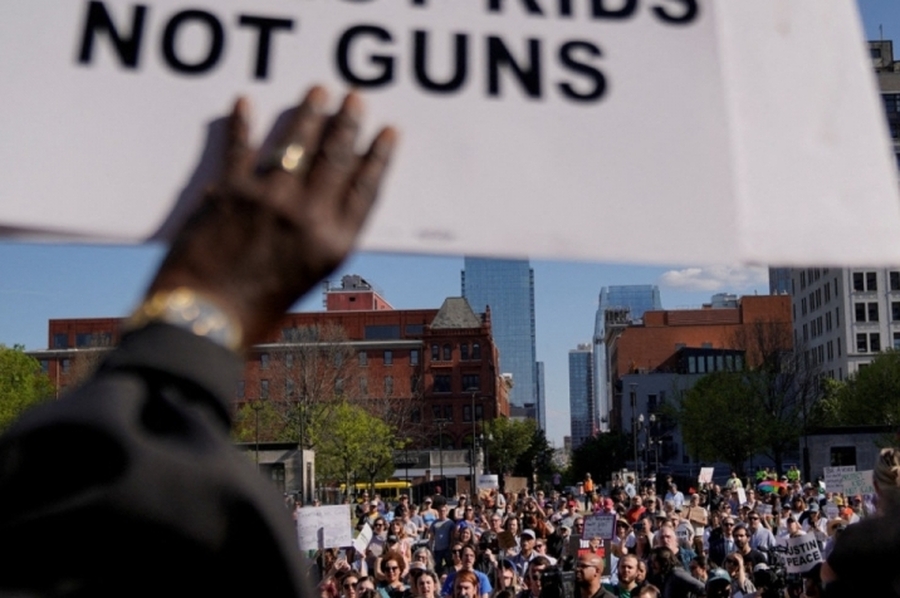 Estados Unidos: avanza la ley para prohibir las armas semiautomáticas en Colorado
