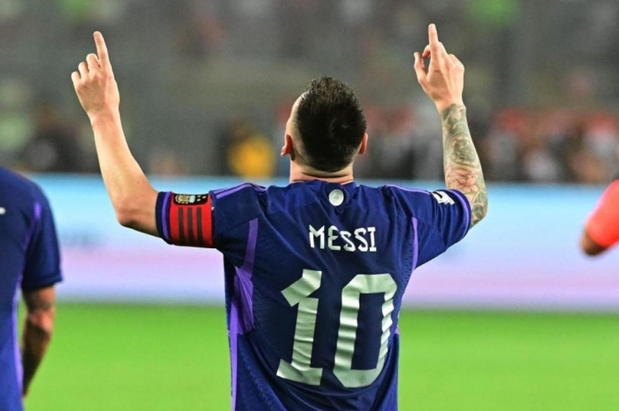 Argentina aumentó su dominio en Perú con un Messi en esplendor