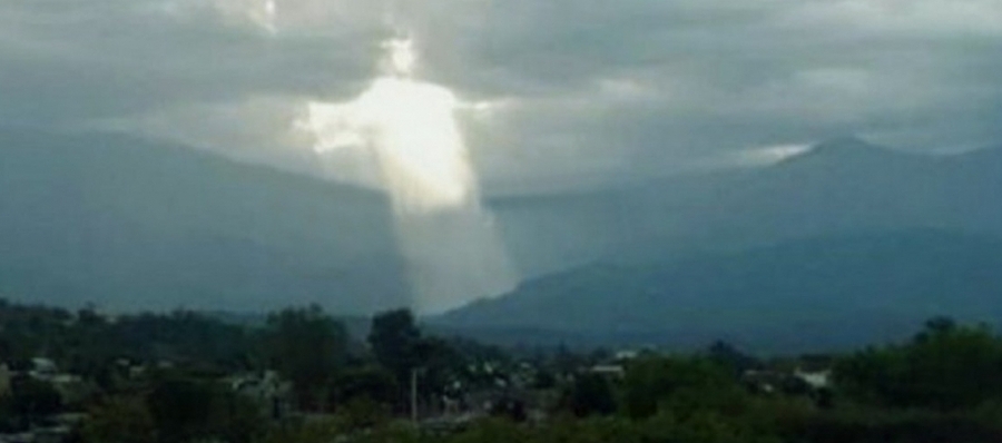 Una figura de Jesús en el cielo de Jujuy