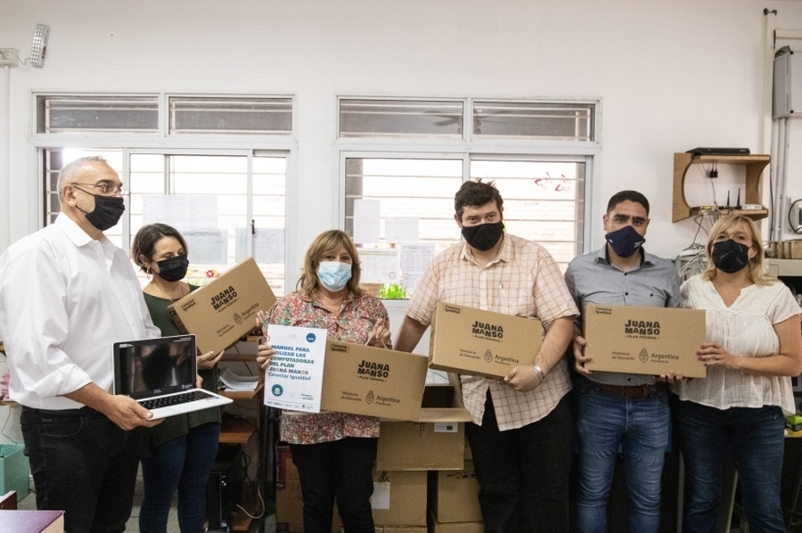 Comienzan con la entrega de las 1.500 netbooks del Plan Nacional Juana Manso: Conectar Igualdad