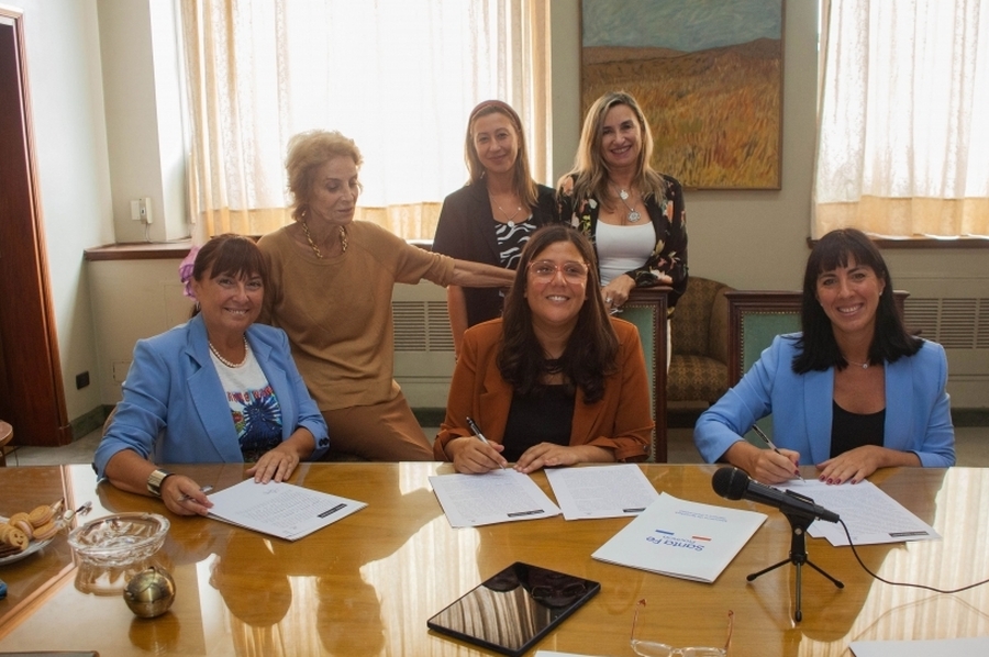 El Gobierno de Santa Fe firmó un convenio con la Red de Mujeres para la Justicia