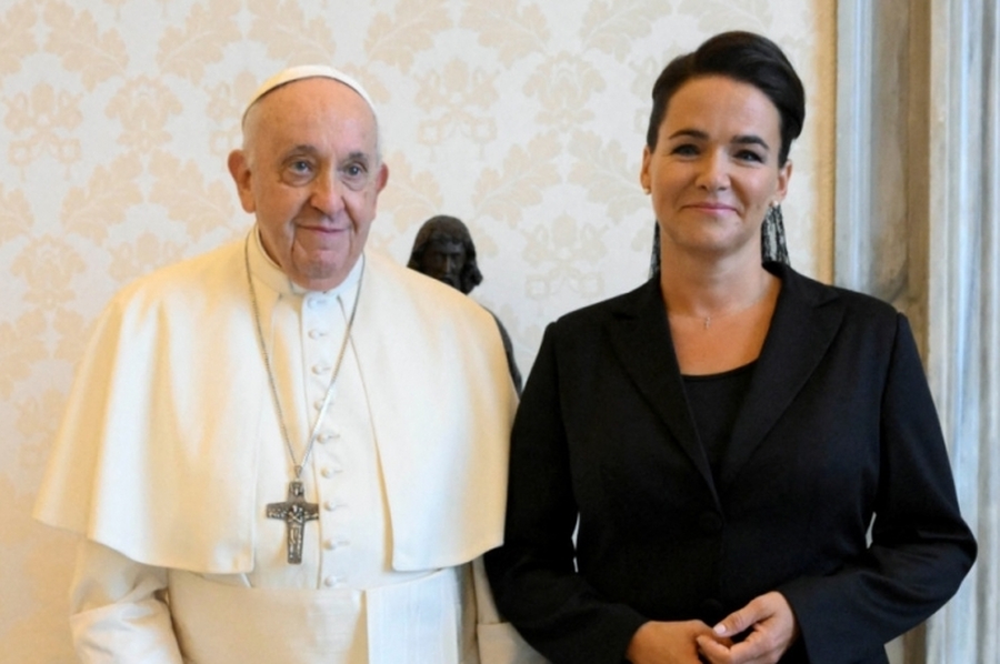 Con la guerra en Ucrania como tema principal, el Papa Francisco recibió a la presidenta de Hungría