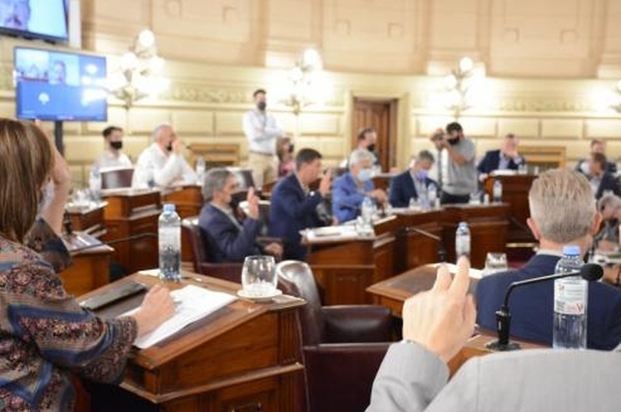 El Senado de Santa Fe aprobó la política tributaria para el 2022 y Diputados pospuso para febrero el Presupuesto