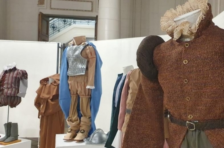 Se inaugura una muestra sobre la vestimenta en la fundación de Santa Fe