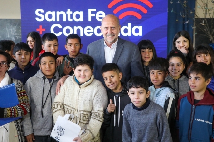 Santa Fe Más Conectada: Perotti inauguró el programa en un complejo educativo de la ciudad de Santa Fe