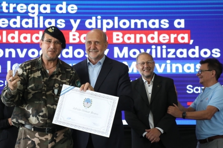 Perotti entregó medallas y diplomas a soldados Bajo Bandera, Convocados y Movilizados en la Guerra de Malvinas