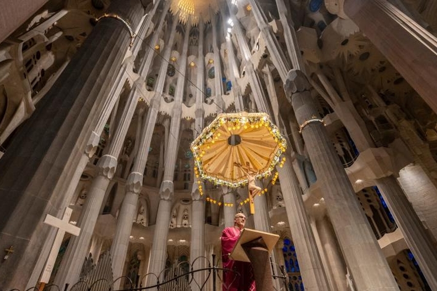 El patriarca latino de Jerusalén rezó en Barcelona por la paz en Tierra Santa
