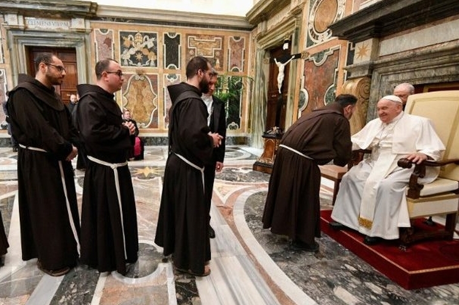 El Papa, a los franciscanos: cercanía con quienes llevan cicatrices de sufrimiento e injusticia