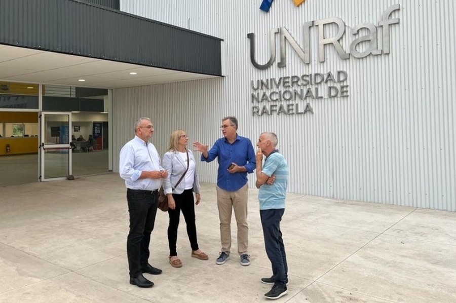 Calvo y Castellano visitaron el nuevo edificio de UNRaf