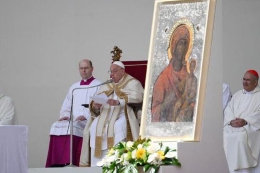 El Papa preside la misa en Venecia y pide inclusión y hospitalidad