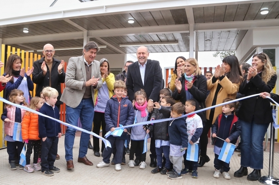 Perotti inauguró el Jardín de Infantes Nº 349 modelo pospandemia en Funes