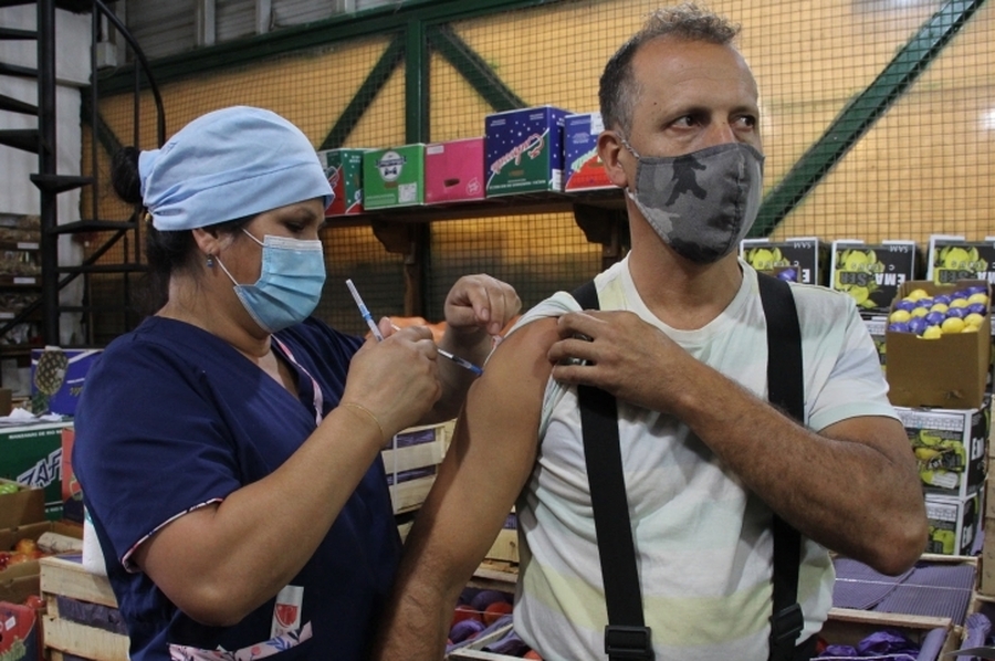 La provincia aplicó vacunas en el Mercado Abastecedor de Frutas, Verduras y Hortalizas de la ciudad de Santa Fe