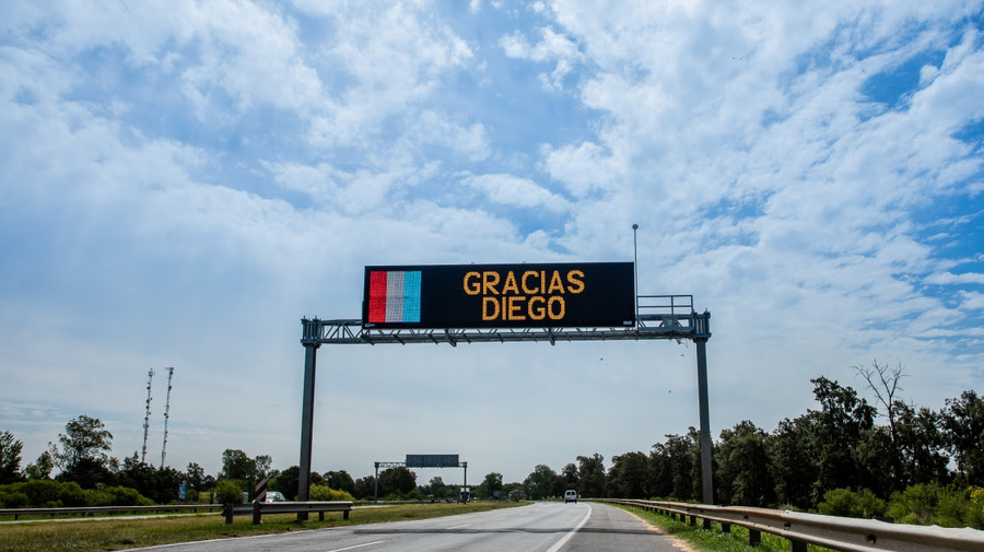 La provincia homenajea a Diego Maradona en la autopista Santa Fe-Rosario