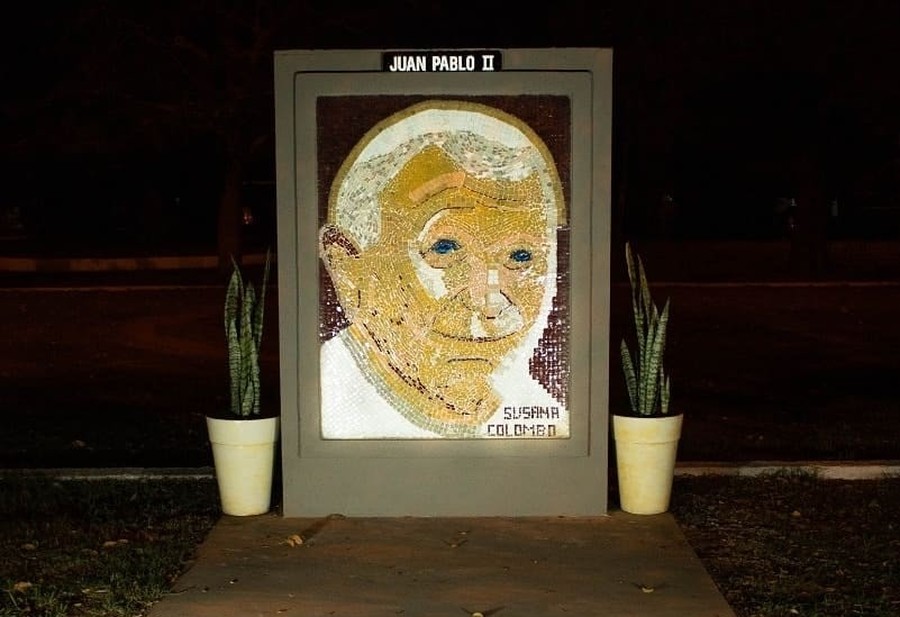 Obra de arte en honor a Juan Pablo II por una artista esperancina