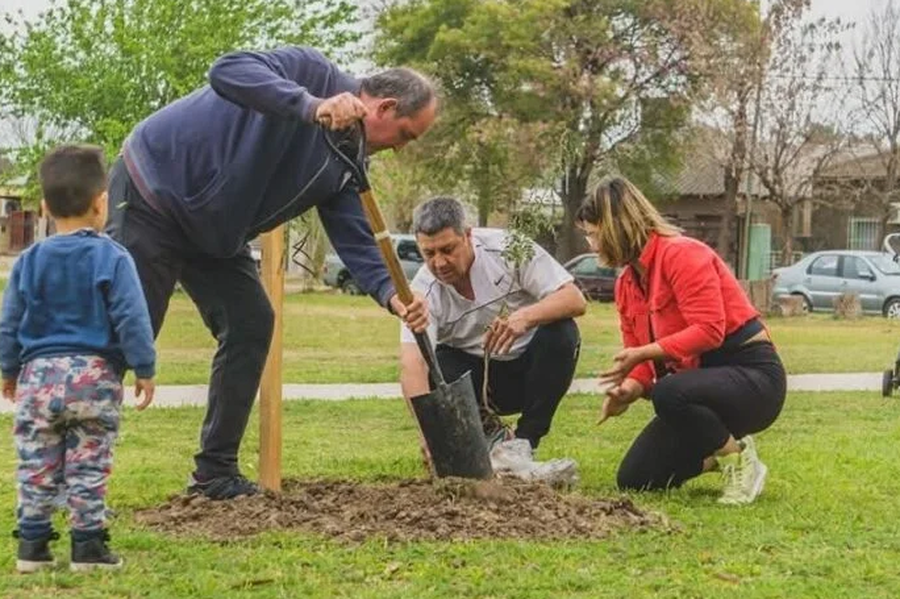 Recreo invita a las familias a sumarse al programa “El Árbol de la Vida”