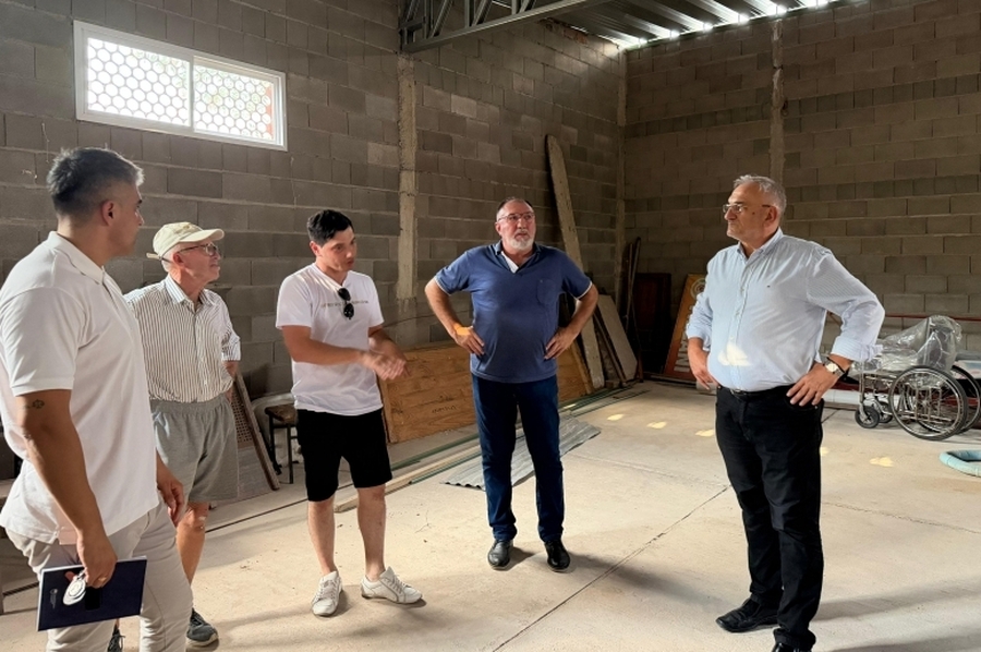 Calvo recorrió las instalaciones del nuevo centro vecinal de barrio Villani de Frontera