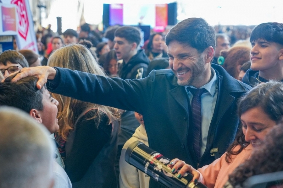 Pullaro destacó “la iniciativa e innovación de alumnos y docentes” en la Feria de Comunidades de Aprendizajes