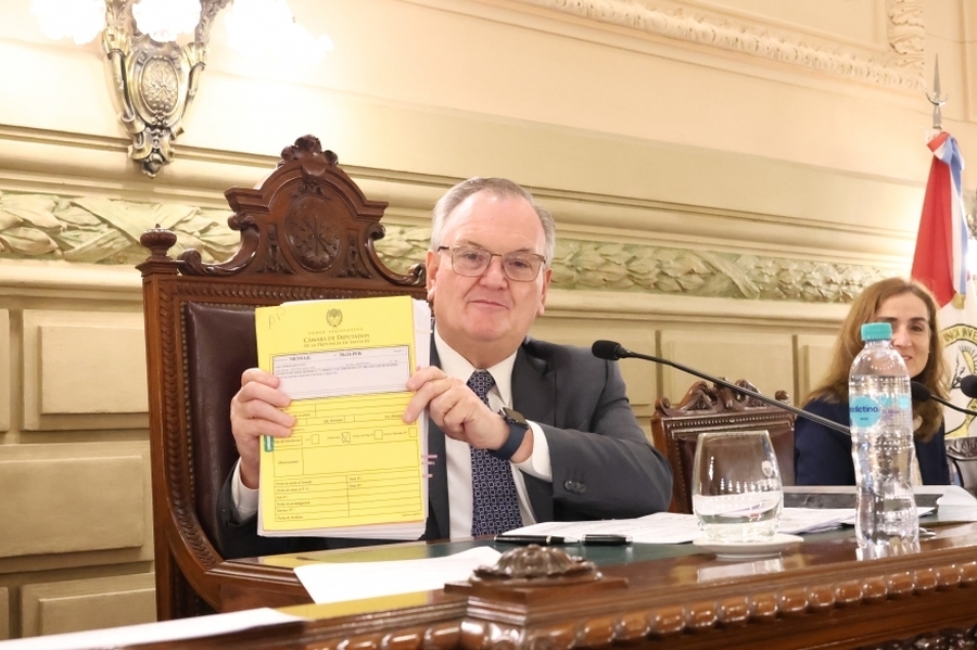 El Senado sancionó la Ley de Municipios y avanzó en proyectos sobre educación