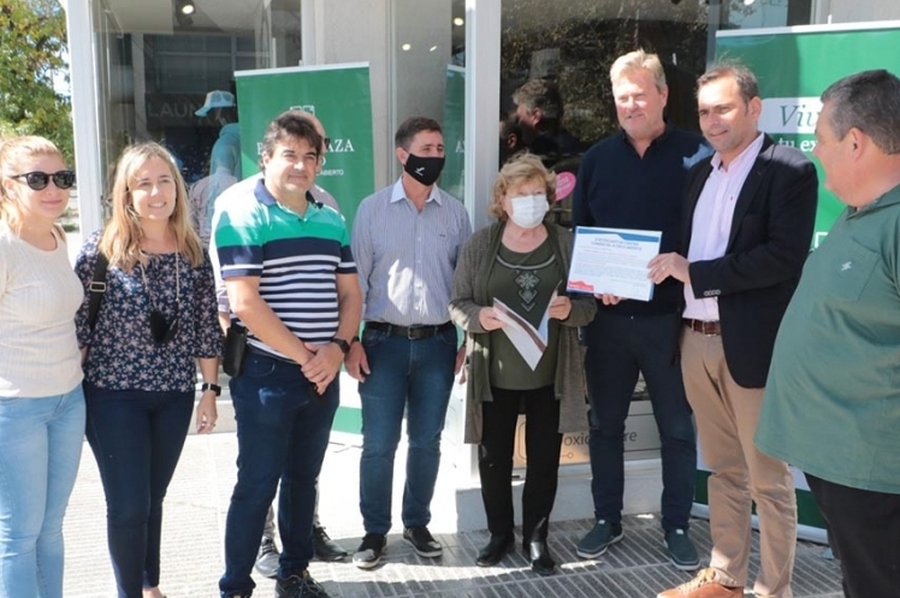 Aviano otorgó la acreditación del Centro Comercial a Cielo Abierto de Esperanza