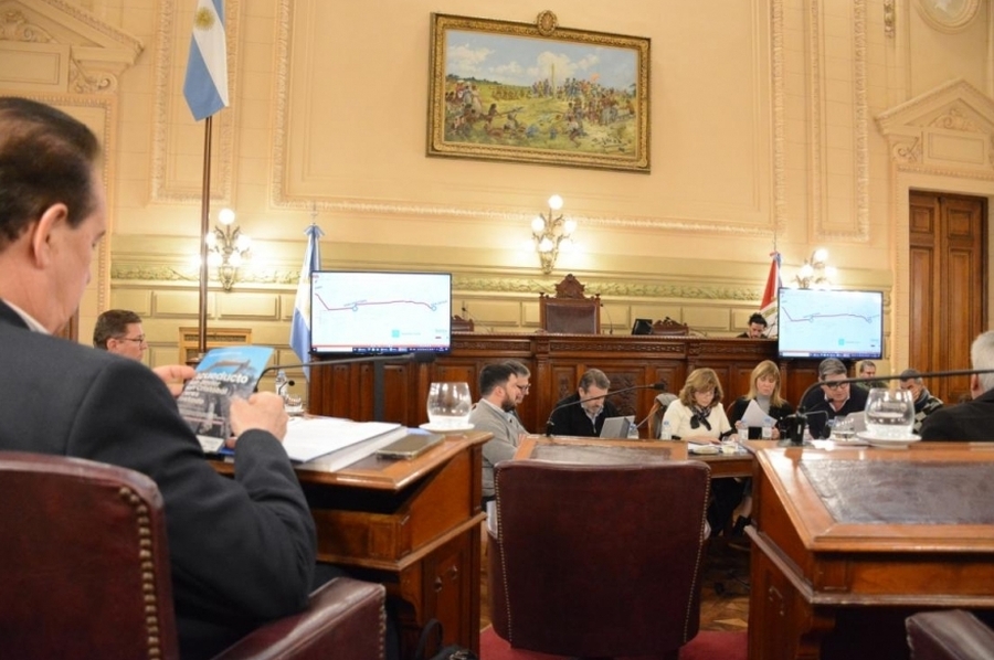 Senadores recibieron a la ministra de Infraestructura Silvina Frana