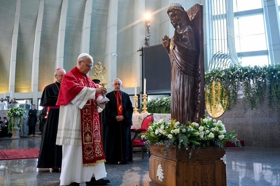 'Permanecer con María bajo la cruz de Jesús' pidió León XIV al clero libanés