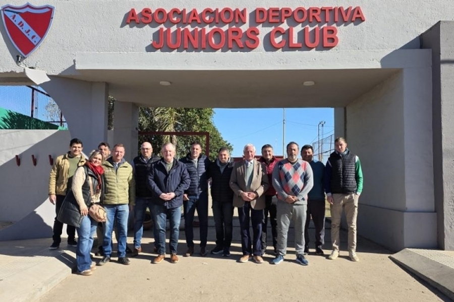 Michlig visitó el Club Juniors de Suardi para contribuir a su fortalecimiento