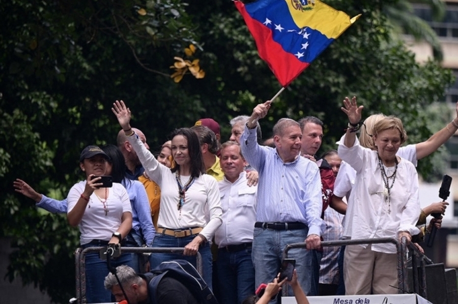 Corina Machado pidió que la comunidad internacional reconozca a González Urrutia como 