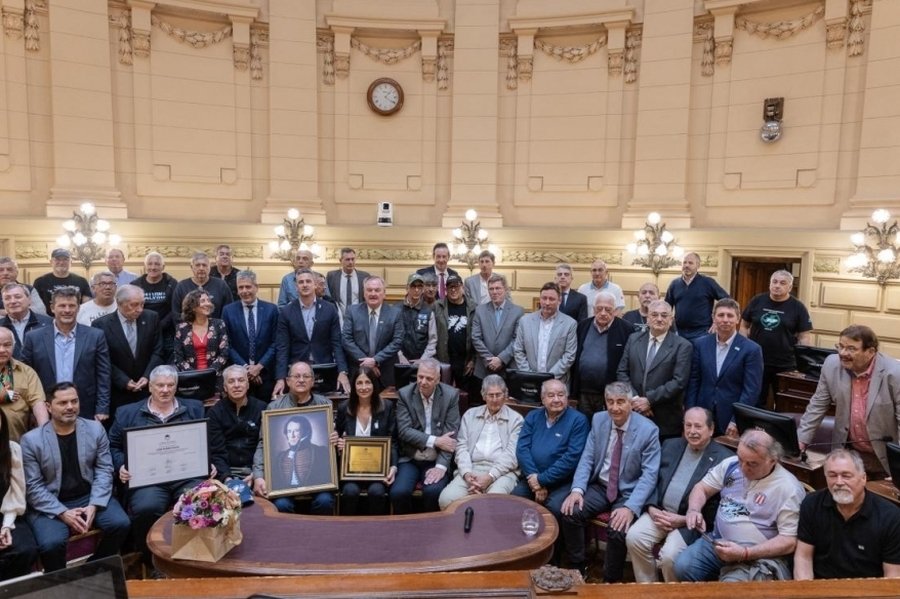 El Senado rindió un justo homenaje al legado de Rubén Rada
