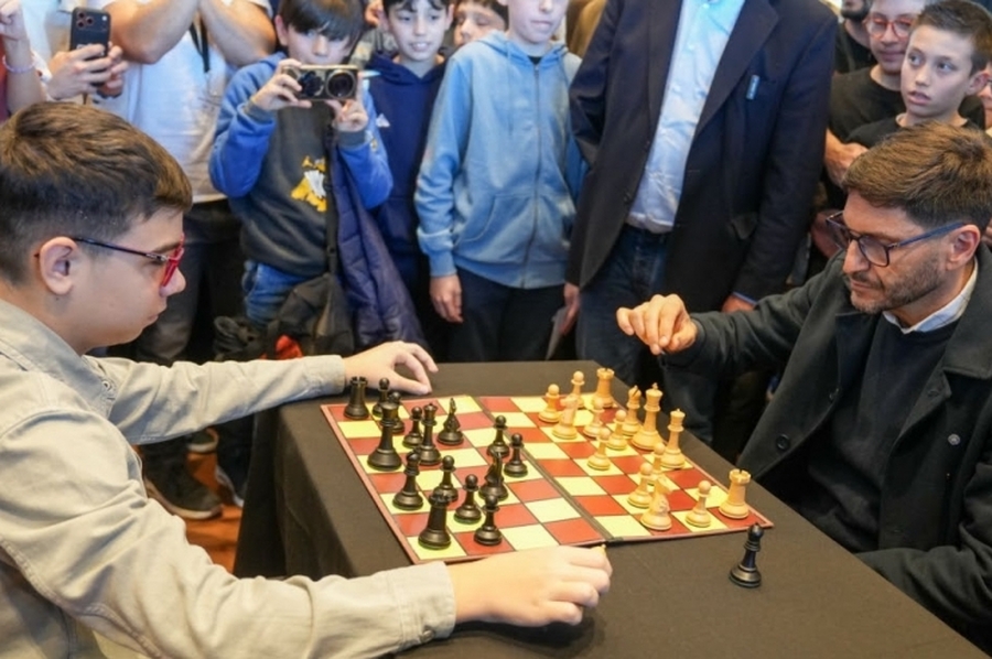 Pullaro recibió al ajedrecista Faustino Oro en Rosario: “Los valores del deporte son los que necesitamos para una sociedad diferente”