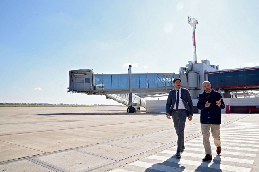 Pullaro anunció cómo será el proceso de renovación de la pista del Aeropuerto de Rosario, que financiará la Provincia