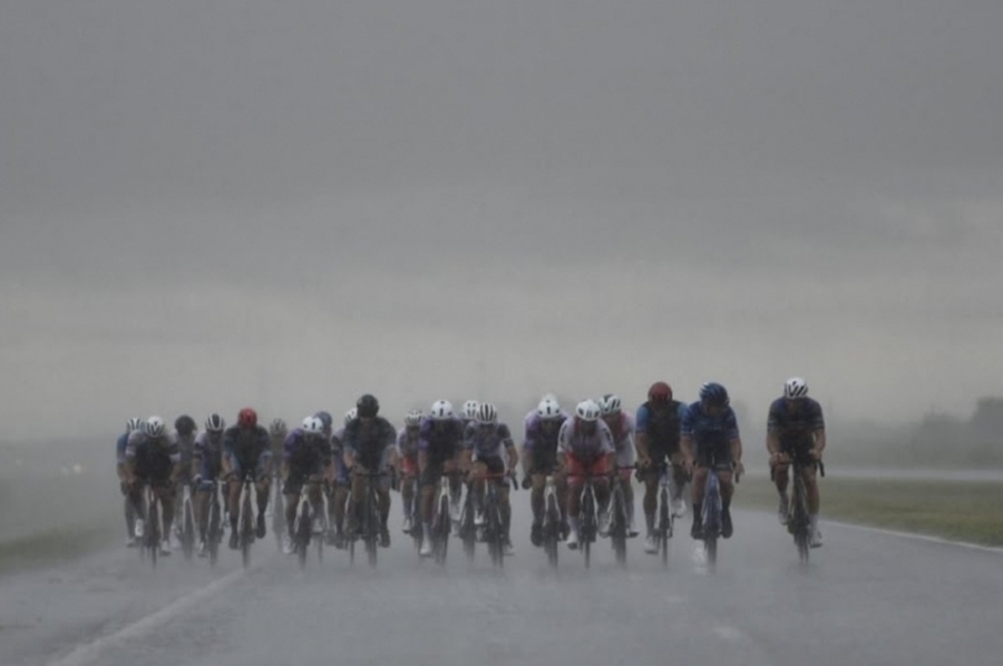 Ciclismo: un frente de tormenta en la zona de Coronda y Arocena, obligó a suspender la histórica Santa Fe-Rosario