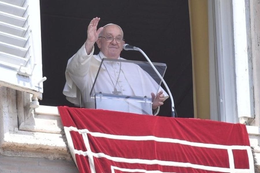 Francisco: 'María no es una hermana con las sandalias gastadas'