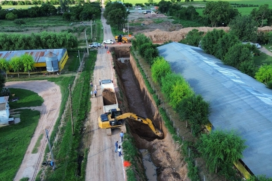 En Esperanza, el Gobierno Provincial continúa con una obra estratégica para mejorar el drenaje urbano