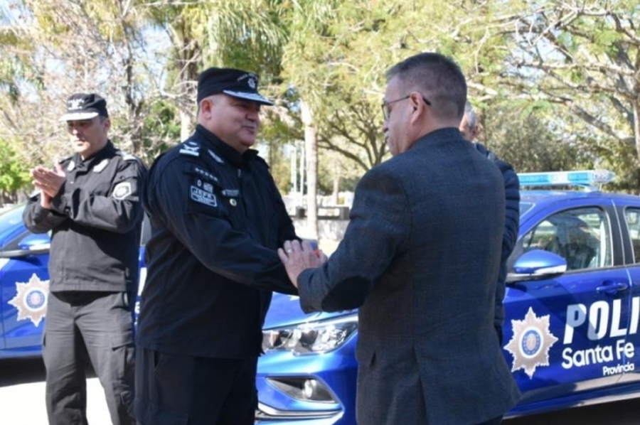 Entregan móviles policiales en el departamento San Cristóbal