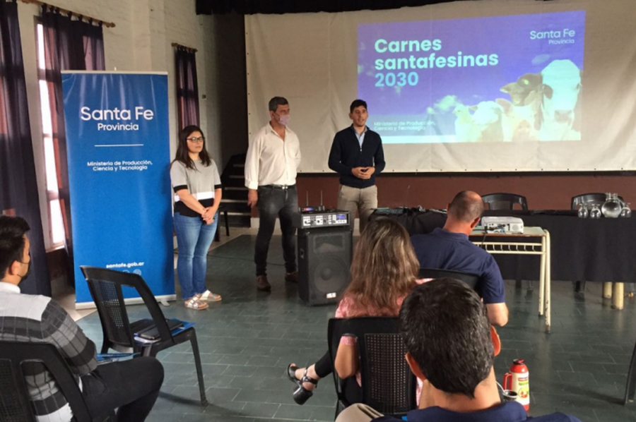 La Provincia realizó una entrega de fondos algodoneros y presentó el Programa Carnes Santafesinas 2030 en Villa Minetti