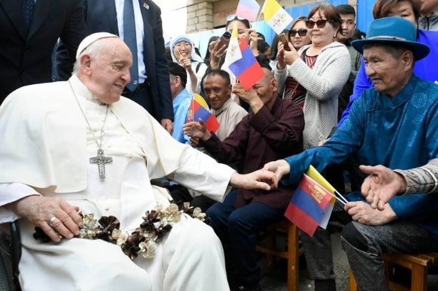 Francisco llegó a Mongolia para alentar a la pequeña comunidad católica