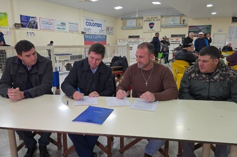 Pirola impulsa dos nuevos natatorios en Esperanza