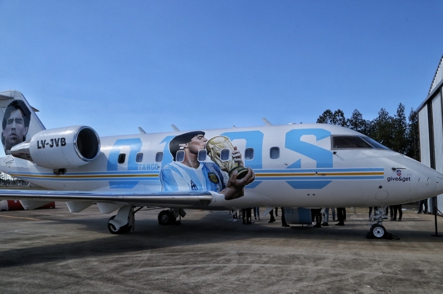 El avión “Tango D10S” que homenajea a Maradona puede visitarse en Rosario