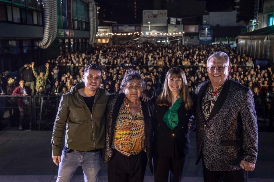 Con la presentación del libro de Los Palmeras, culminó una exitosa edición de la Feria del Libro Rosario