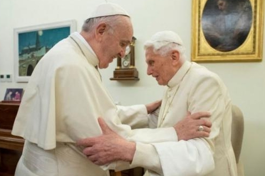 El Papa Francisco pidió orar por la salud de Benedicto XVI, ya que se encuentra 