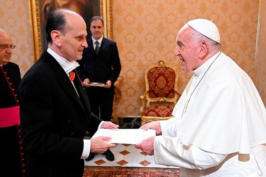 El embajador argentino ante la Santa Sede presentó cartas credenciales al Papa