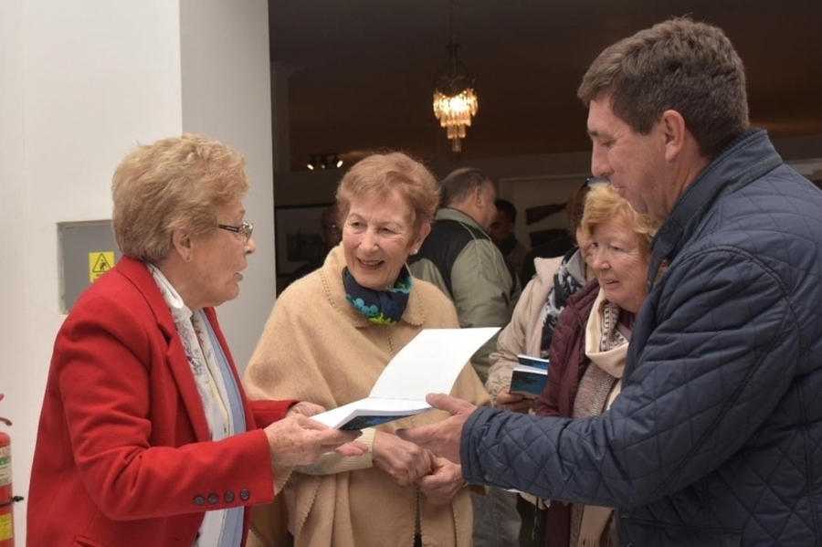 Presentaron un libro sobre la historia de la Escuela Alemana de Esperanza