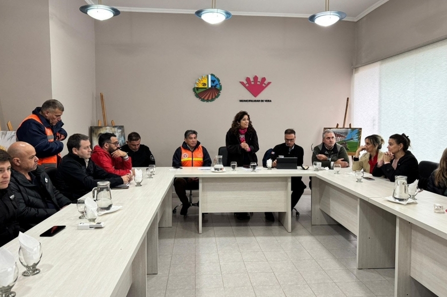 Enrico: “El trabajo previo que el Gobierno Provincial y la Municipalidad de Vera realizaron permitió que el agua escurra mucho más rápido en la ciudad”