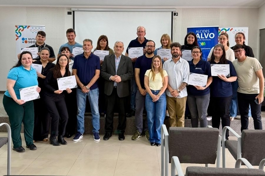 Calvo acompañó la presentación de proyectos para modernizar la gestión en comunas del departamento Castellanos