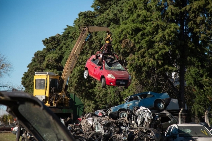 Provincia finalizó la compactación de más de 300 vehículos decomisados