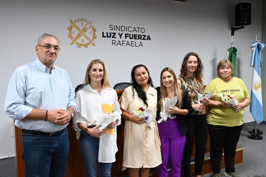 Calvo presente en un emotivo encuentro sobre el rol de la mujer en la actualidad